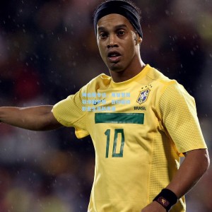 竞技宝视讯平台：姆伯莫专访，用智慧驾驭绿茵梦想，目标驱动职业生涯新高度